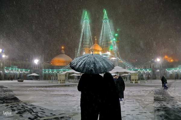 بارش برف در حرم حضرت معصومه(س)