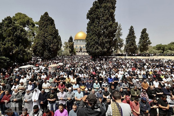 اقامه نماز جماعت ملل مسلمان در ماه رمضان 