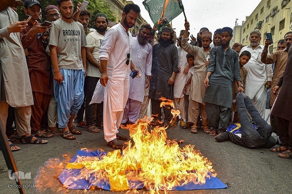 تظاهرات گسترده مردم پاکستان در محکومیت هتک حرمت به قرآن 