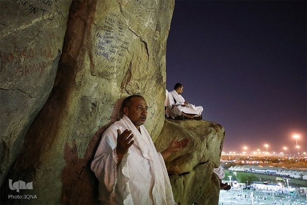 مناسک روز عرفه در صحرای عرفات 