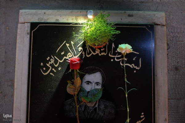 تحویل سال نو در کنار شهدا‎