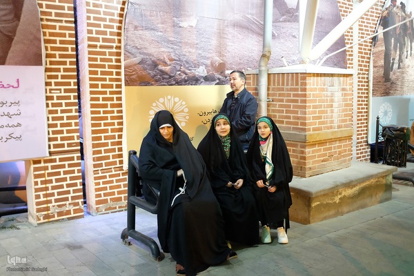 تحویل سال نو در کنار شهدا‎