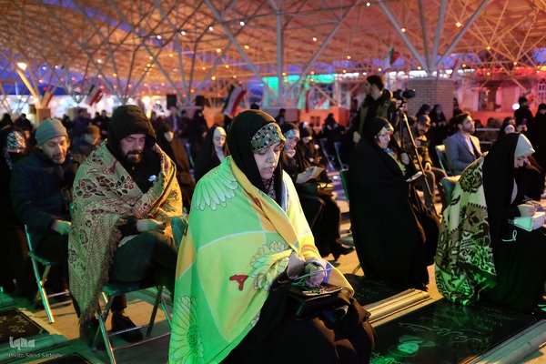 تحویل سال نو در کنار شهدا‎