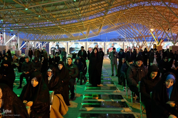 تحویل سال نو در کنار شهدا‎