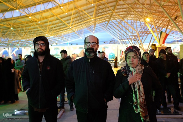 تحویل سال نو در کنار شهدا‎