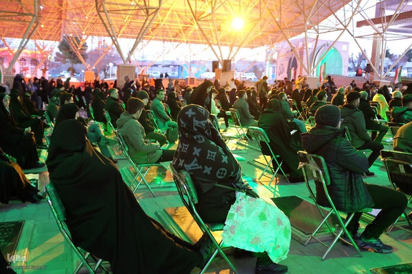 تحویل سال نو در کنار شهدا‎