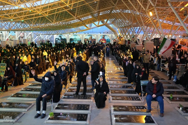 تحویل سال نو در کنار شهدا‎