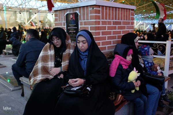 تحویل سال نو در کنار شهدا‎