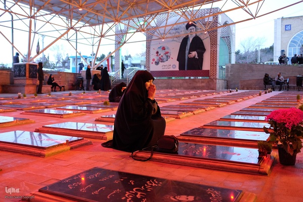 تحویل سال نو در کنار شهدا‎