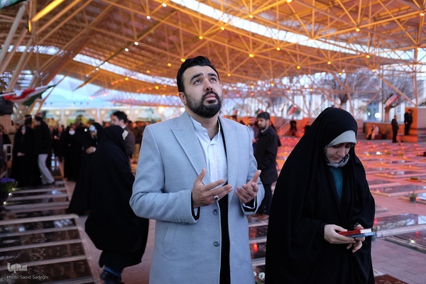 تحویل سال نو در کنار شهدا‎