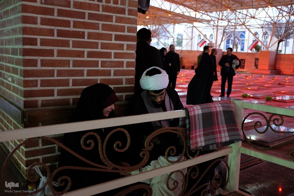 تحویل سال نو در کنار شهدا‎