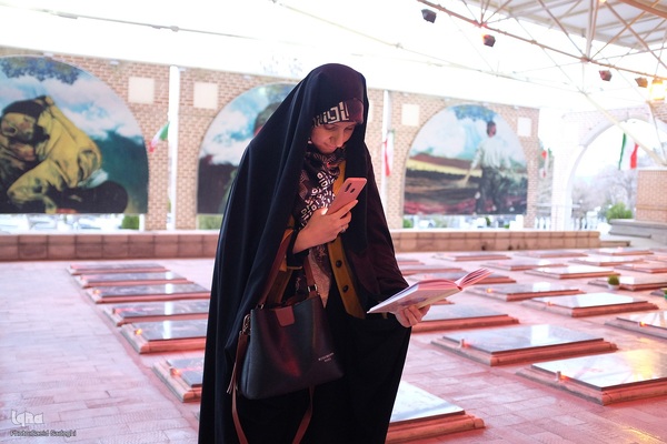 تحویل سال نو در کنار شهدا‎