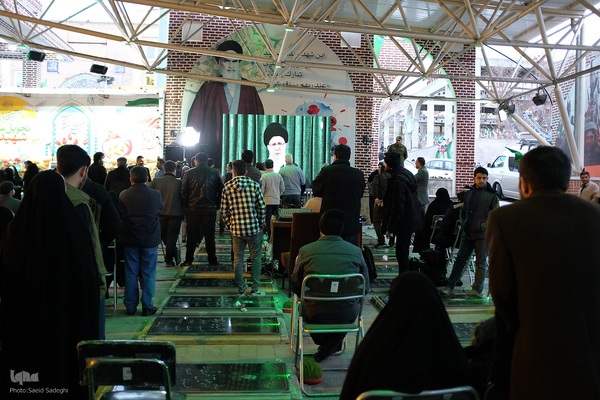 تحویل سال نو در کنار شهدا‎