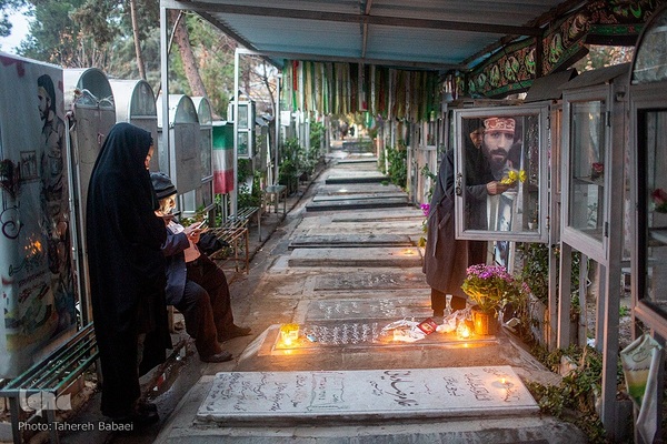 آغاز سال نو در کنار شهدا و درگذشتکان