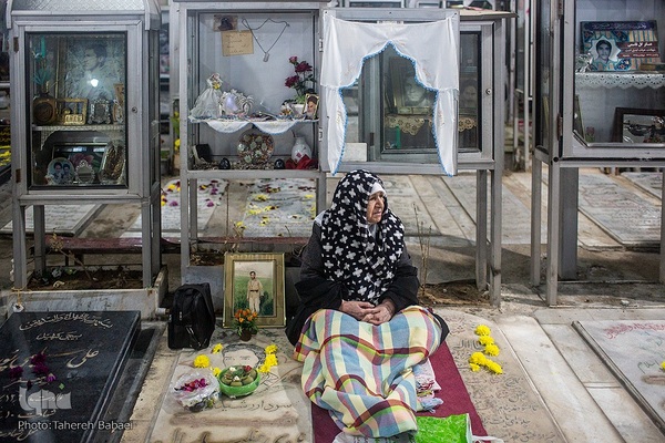 آغاز سال نو در کنار شهدا و درگذشتکان