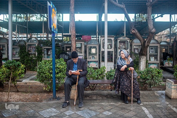 آغاز سال نو در کنار شهدا و درگذشتکان