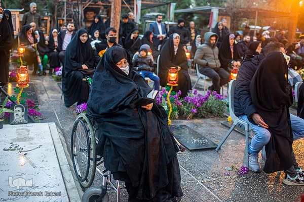 آغاز سال نو در کنار شهدا و درگذشتکان