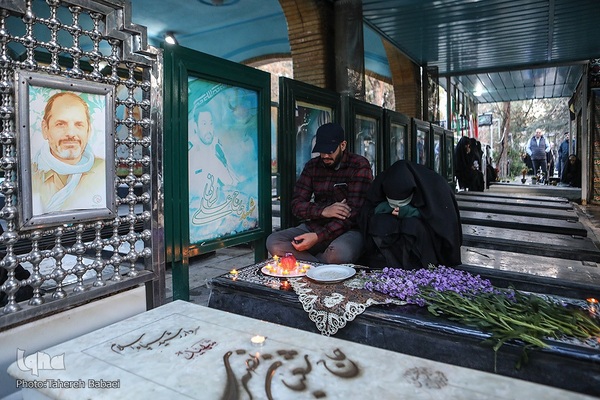 آغاز سال نو در کنار شهدا و درگذشتکان