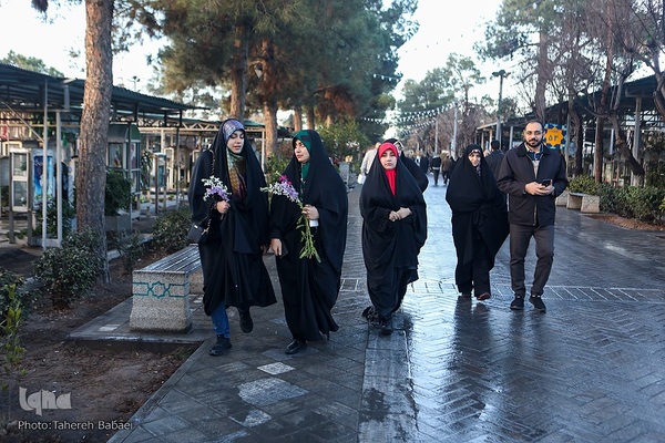 آغاز سال نو در کنار شهدا و درگذشتکان