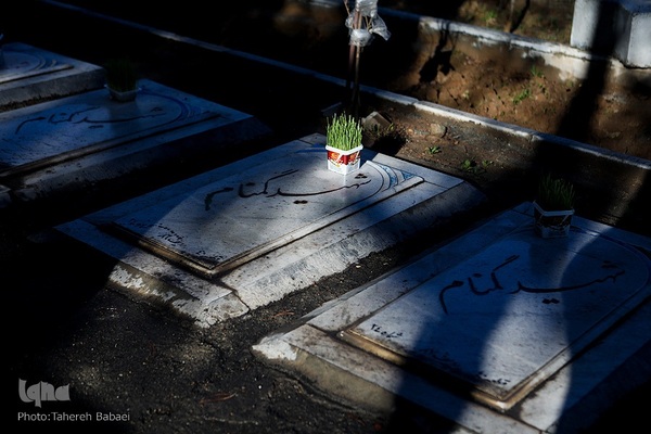 آغاز سال نو در کنار شهدا و درگذشتکان