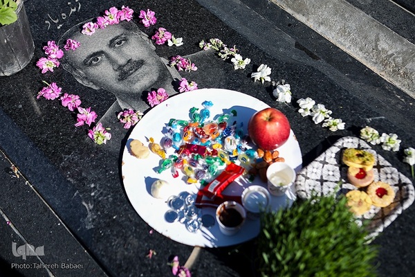 آغاز سال نو در کنار شهدا و درگذشتکان