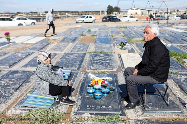 آغاز سال نو در کنار شهدا و درگذشتکان