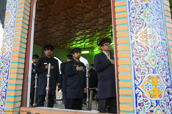 لحظه تحویل سال ۱۴۰۳ در حرم حضرت شاهچراغ(ع)