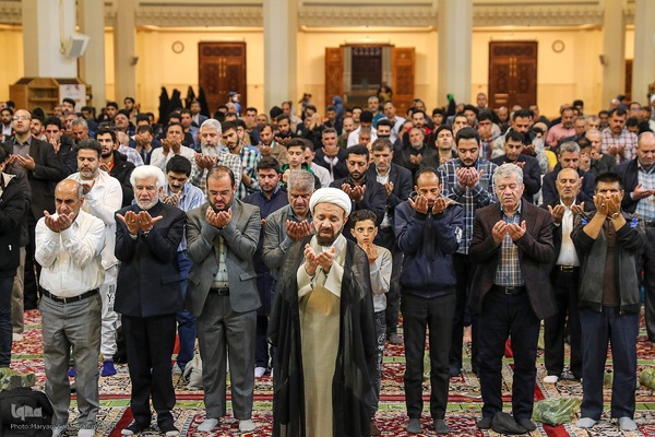 لحظه تحویل سال ۱۴۰۳ در حرم حضرت شاهچراغ(ع)