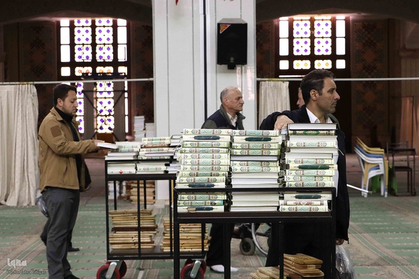 آیین جزء خوانی قرآن در مصلی امام خمینی تبریز‎