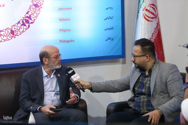 بازدید رئیس جهاد دانشگاهی از سی‌ و‌ یکمین نمایشگاه قرآن کریم