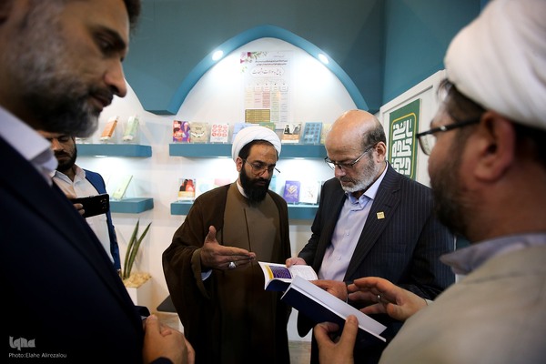 بازدید رئیس جهاد دانشگاهی از سی‌ و‌ یکمین نمایشگاه قرآن کریم