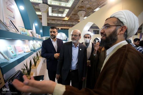بازدید رئیس جهاد دانشگاهی از سی‌ و‌ یکمین نمایشگاه قرآن کریم
