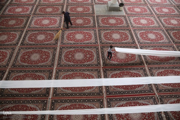 سفره افطاری حرم حضرت معصومه در شب میلاد امام حسن مجتبی(ع)