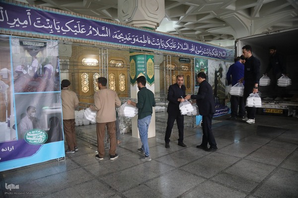 سفره افطاری حرم حضرت معصومه در شب میلاد امام حسن مجتبی(ع)