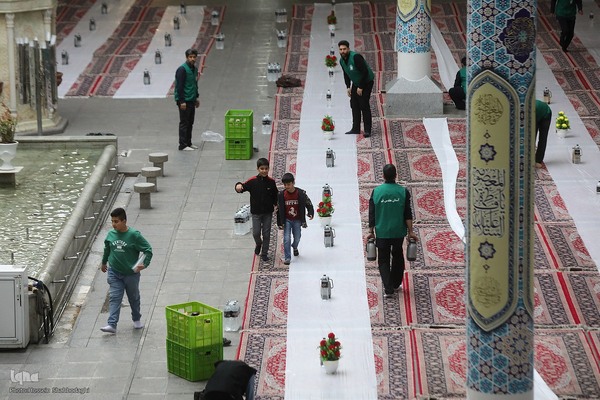 سفره افطاری حرم حضرت معصومه در شب میلاد امام حسن مجتبی(ع)