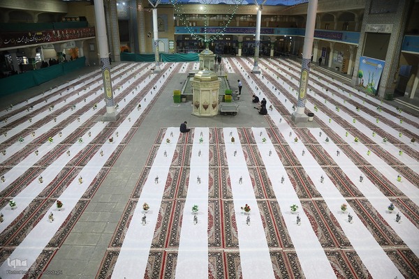 سفره افطاری حرم حضرت معصومه در شب میلاد امام حسن مجتبی(ع)