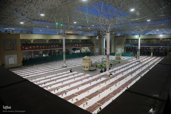 سفره افطاری حرم حضرت معصومه در شب میلاد امام حسن مجتبی(ع)