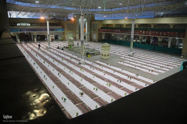 سفره افطاری حرم حضرت معصومه در شب میلاد امام حسن مجتبی(ع)