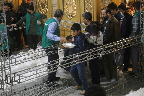 سفره افطاری حرم حضرت معصومه در شب میلاد امام حسن مجتبی(ع)