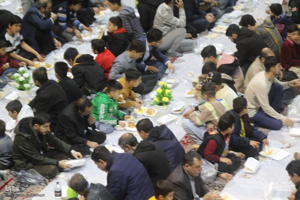 سفره افطاری حرم حضرت معصومه در شب میلاد امام حسن مجتبی(ع)