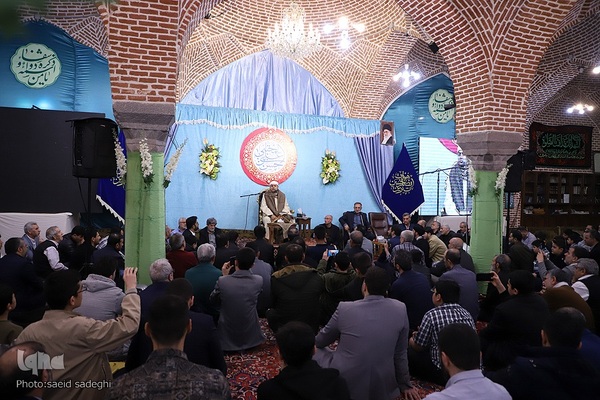 محفل انس با قرآن کریم با حضور قاری مصری در تبریز‎