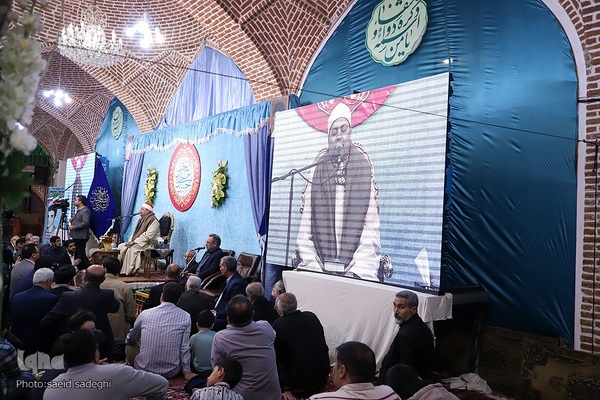 محفل انس با قرآن کریم با حضور قاری مصری در تبریز‎