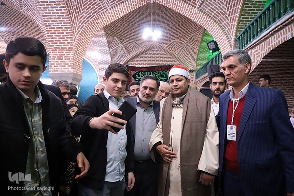 محفل انس با قرآن کریم با حضور قاری مصری در تبریز‎