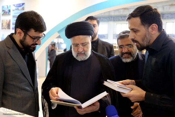 بازدید رئیس جمهور از نمایشگاه قرآن کریم