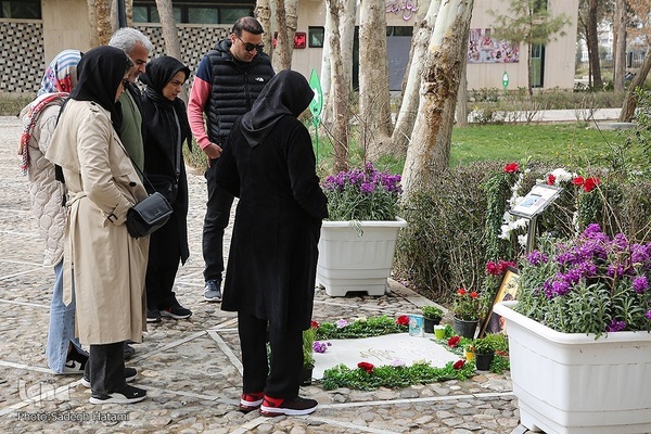 مسافران نوروزی در آرامگاه فردوسی مشهد