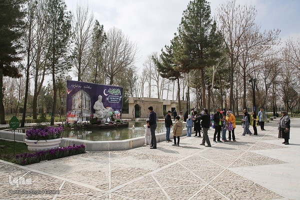 مسافران نوروزی در آرامگاه فردوسی مشهد