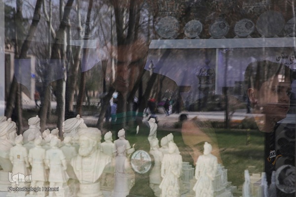 مسافران نوروزی در آرامگاه فردوسی مشهد