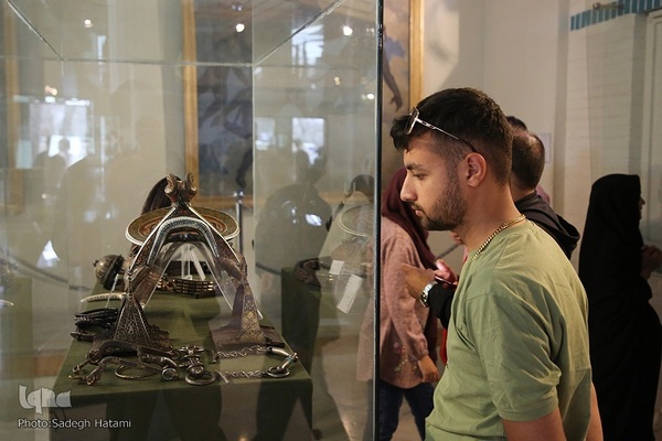 مسافران نوروزی در آرامگاه فردوسی مشهد