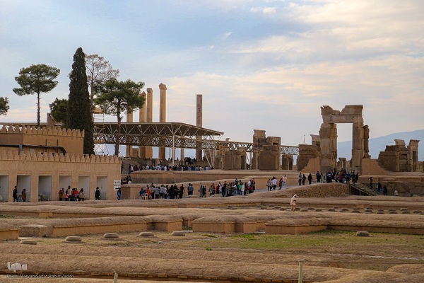 تخت جمشید میزبان مهمانان نورورزی