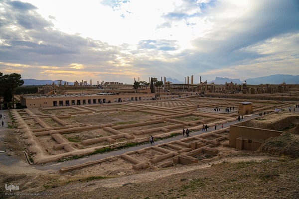 تخت جمشید میزبان مهمانان نورورزی